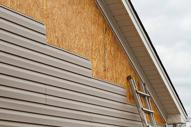 Professional Vinyl Siding technician working in Flagtown, NJ